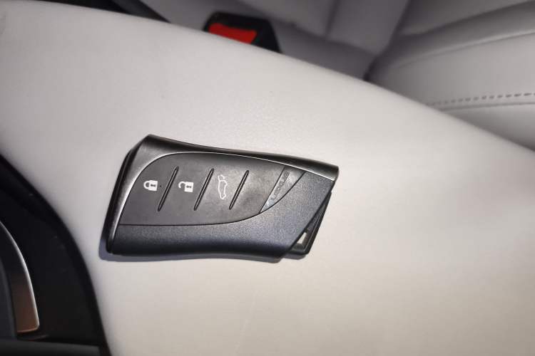 Used Lexus UX 2020 260h Explore & Enjoy Edition
