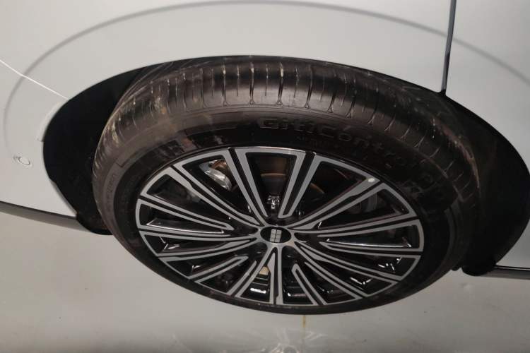 Used Geely Galaxy 8 2025 130km EM-i Flagship Edition Exterior 5