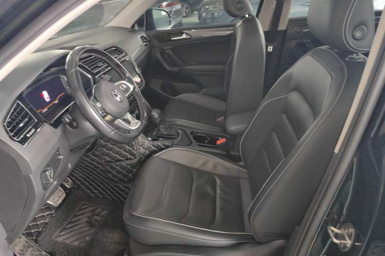Used Volkswagen Tiguan L 2020 330TSI Automatic Two-Wheel Drive R-Line Flagship Version China VI Standard Left Front Seat
