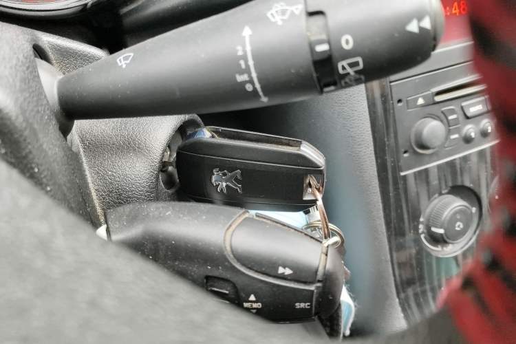 Used Peugeot 3008 2015 2.0L Automatic Classic Edition