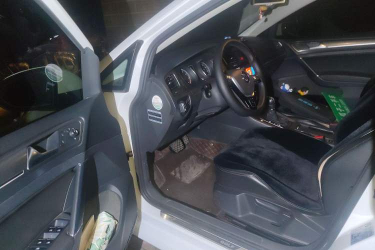 Used Volkswagen Golf 2014 1.4TSI Automatic Luxury Model
