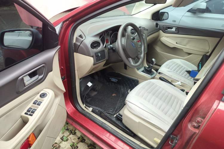 Used Ford Focus 2012 Sedan Classic 1.8L Manual Base Model
