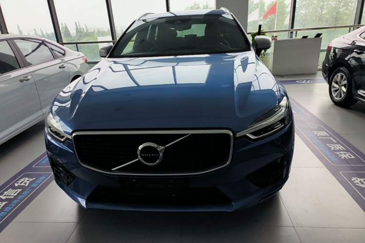Used Volvo XC60 2019 T5 4x4 Smart & Dynamic Sport Edition China VI Standard