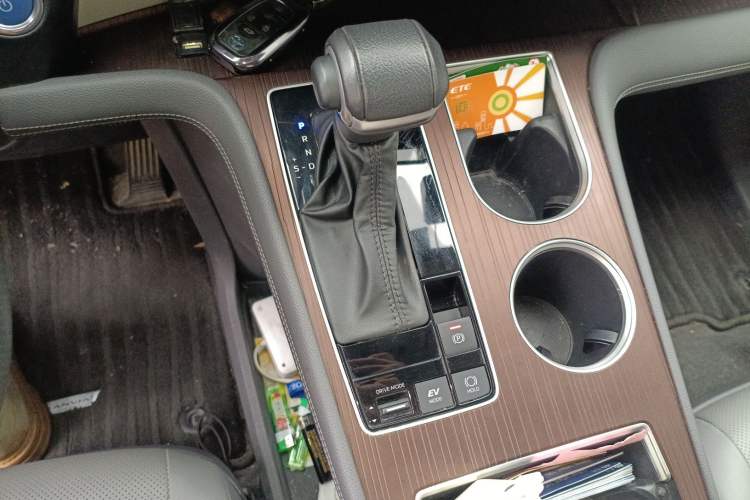 Used Toyota Granvia 2023 2.5L Hybrid Prestige PLUS Edition Gear Lever