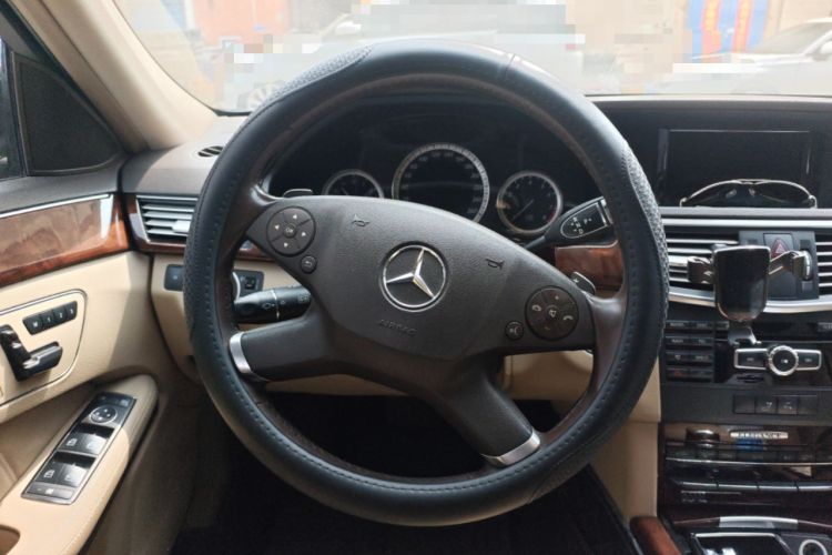 Used Mercedes-Benz E-Class 2013 E 260 L CGI Elegant Model Steering Wheel