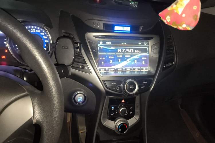 Used Hyundai Elantra (5th Generation / Langdong) 2015 1.6L Manual Leading Model Audio And AC Panel