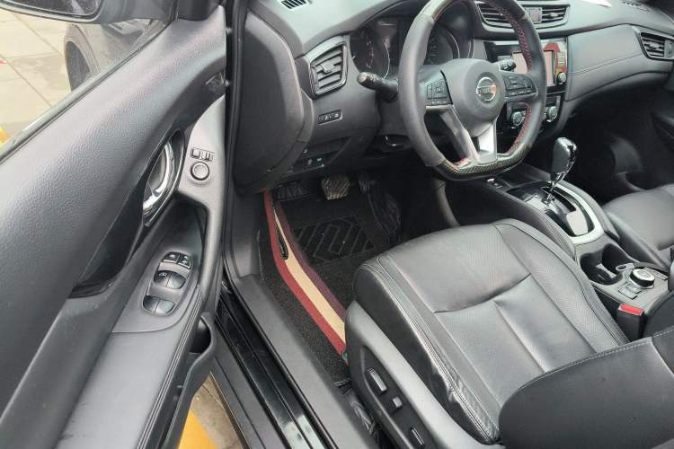 Used Nissan X-Trail 2017 2.5L CVT Leading Edition 4WD
