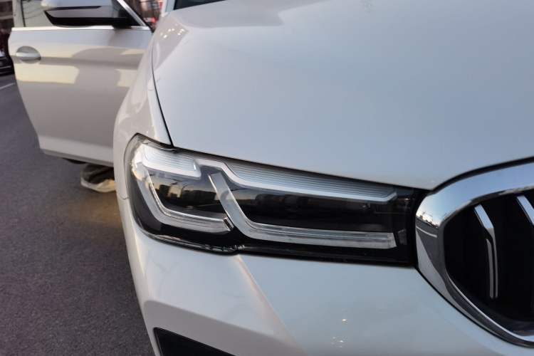 Used BMW 5 Series New Energy 2022 Restyled 535Le M Sport Package Right Front Headlight