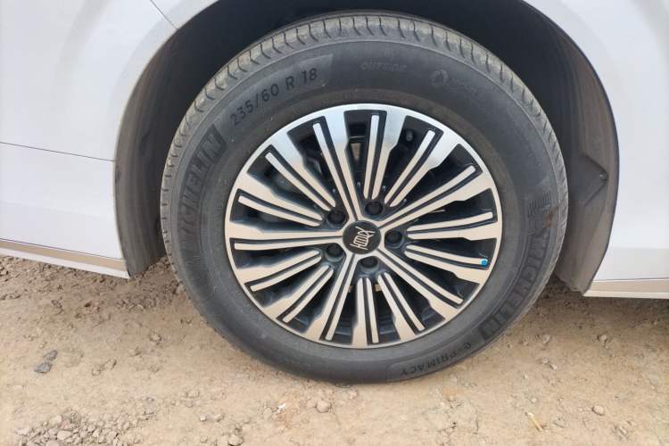 Used BYD Xia 2025 DM-i 1.5T 180km Excellence Model Right Rear Wheel Hub