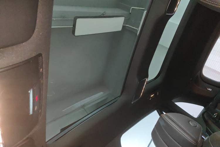 Used Mercedes-Benz GLC 2022 Refreshed GLC 300 L 4MATIC Dynamic Edition Headliner