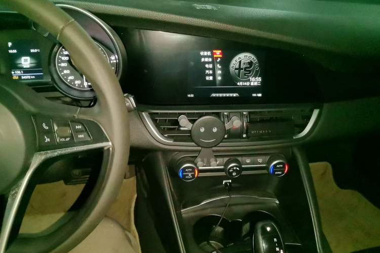 Used Alfa Romeo Giulia 2017 2.0T 200HP Elite Edition Audio And AC Panel