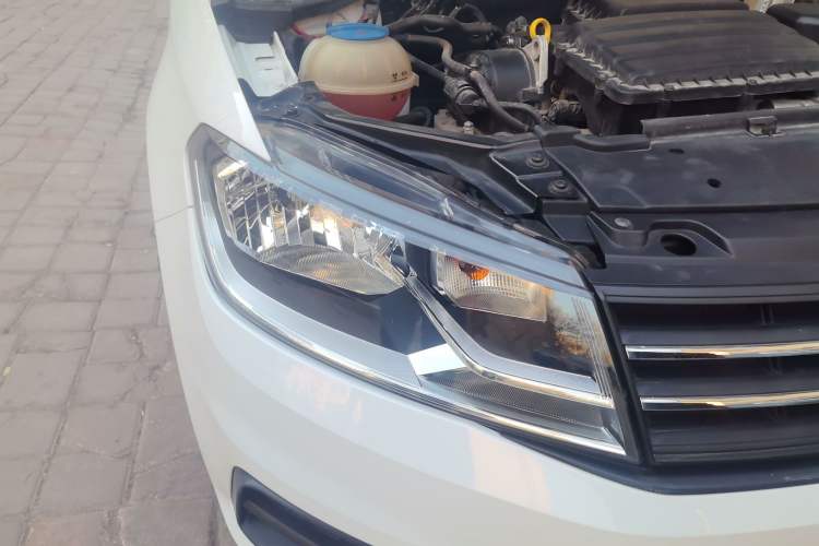 Used Volkswagen Santana 2019 1.5L Manual Fashion Edition China VI Standard Right Front Headlight