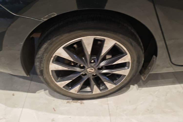 Used Nissan Lannia 2016 1.6L CVT Smart Cool Edition Right Rear Wheel Hub