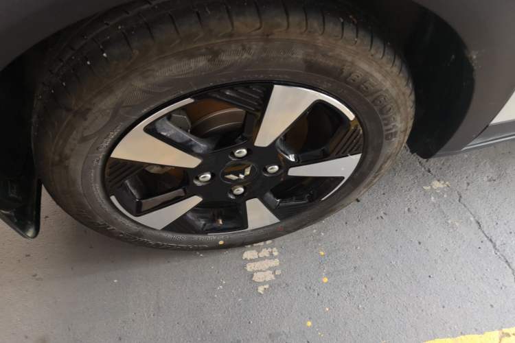 Used Wuling Bingo PLUS 2024 401 km Range 5-Seater Version Right Rear Wheel Hub