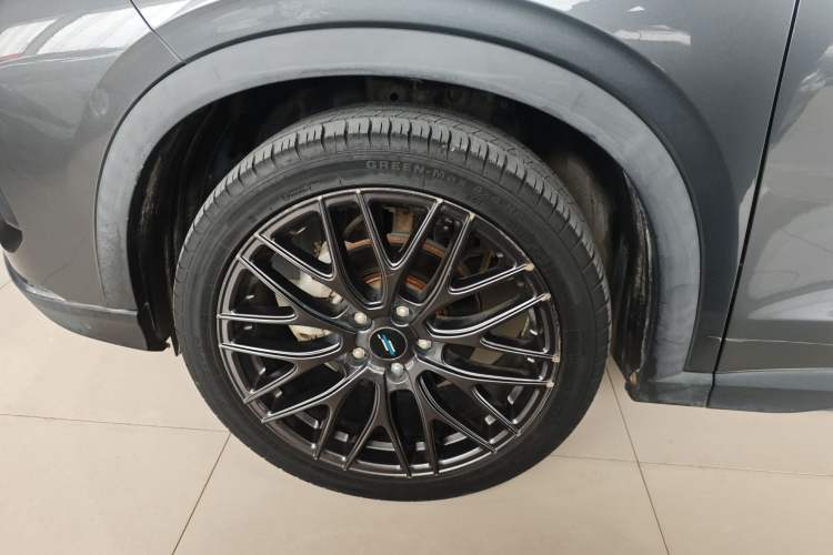 Used CHANGAN OSHAN X5 2021 1.5T DCT Flagship Edition Left Front Wheel Hub