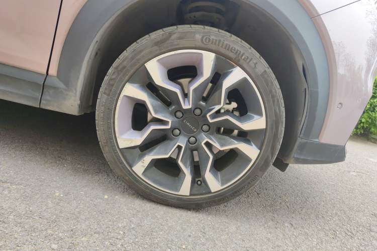 Used Lynk & Co 06 2021 1.5T Shero Pink Special Edition Right Front Wheel Hub