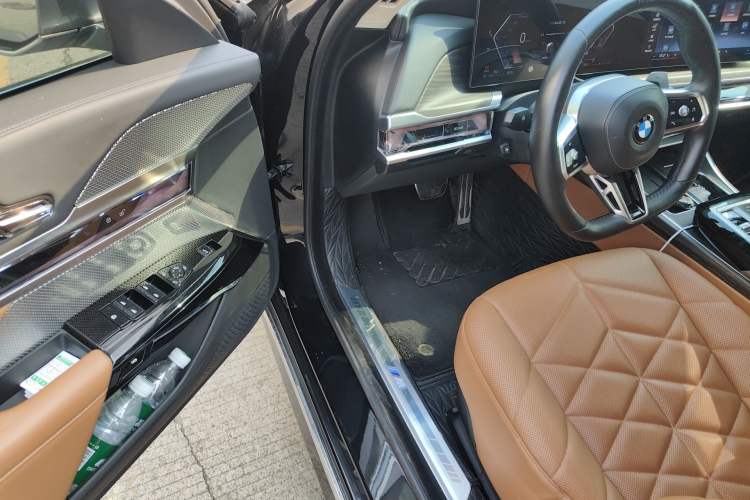 Used BMW 7 Series 2023 735Li M Sport Package Driver Seat