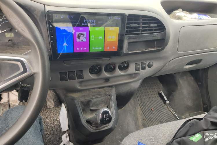 Used JMC Transit 2017 2.8T Commercial Version Long Wheelbase Mid-Roof 3-Seater JX493
