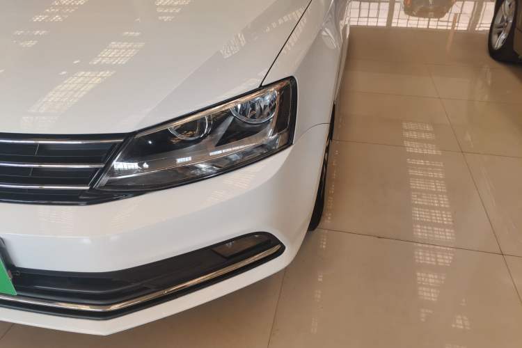 Used Volkswagen Sagitar 2017 230TSI Automatic Comfort Version
