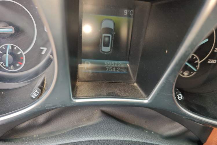 Used JMC Yusheng S330 2016 1.5L GTDi Automatic Two-Wheel Drive Prestige Edition Odometer Close Up