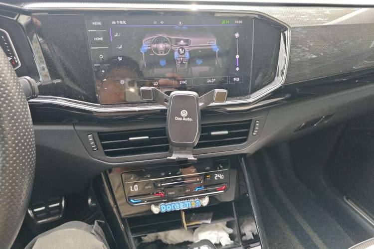 Used Volkswagen Tayron X 2020 330TSI Two-Wheel Drive Luxury Smart Connectivity Version Audio And AC Panel