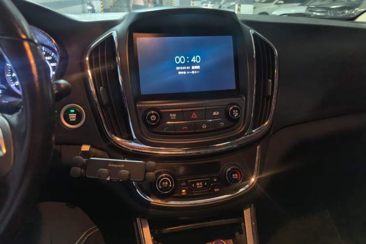 Used Baojun 560 2016 1.8L Manual Luxury Edition Audio And AC Panel