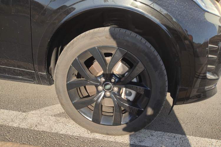 Used Land Rover Discovery Sport 2025 249 PS Performance Tech Edition Right Front Wheel Hub