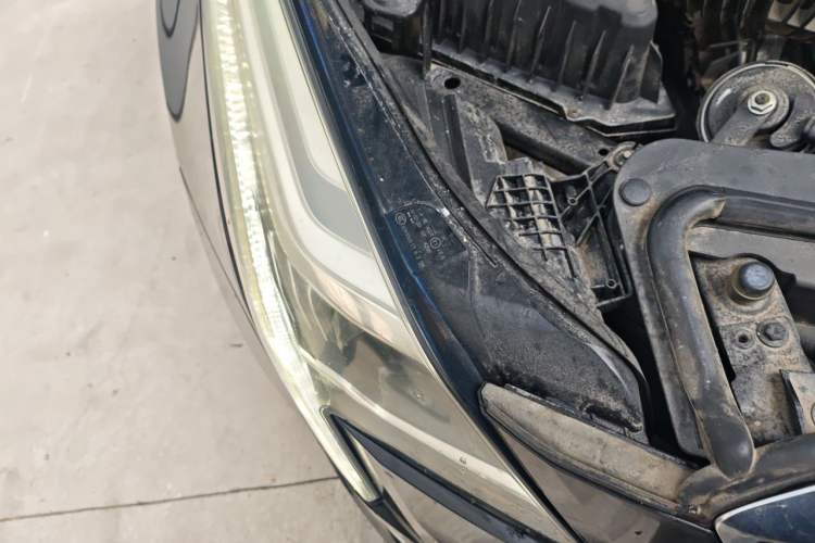 Used Cadillac XT5 2020 Revised Version 28T Luxury Edition Right Front Headlight