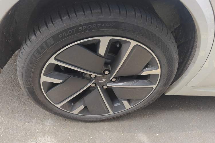 Used Li Auto L8 2025 Max Smart Refresh Edition
