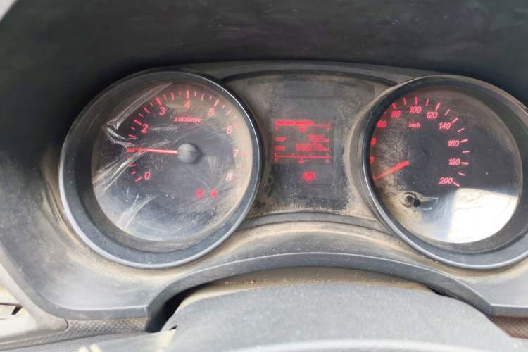 Used Wuling Hongguang 2019 1.5L S Basic Window-Sealed Vehicle China VI LAR Odometer Close Up