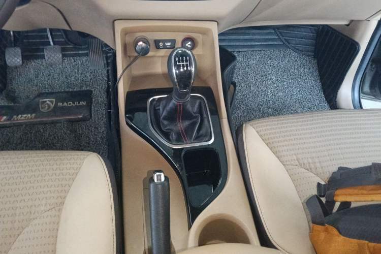 Used Baojun 730 2017 1.5T Manual Fashion Version 7 Seats China V Emission Standard