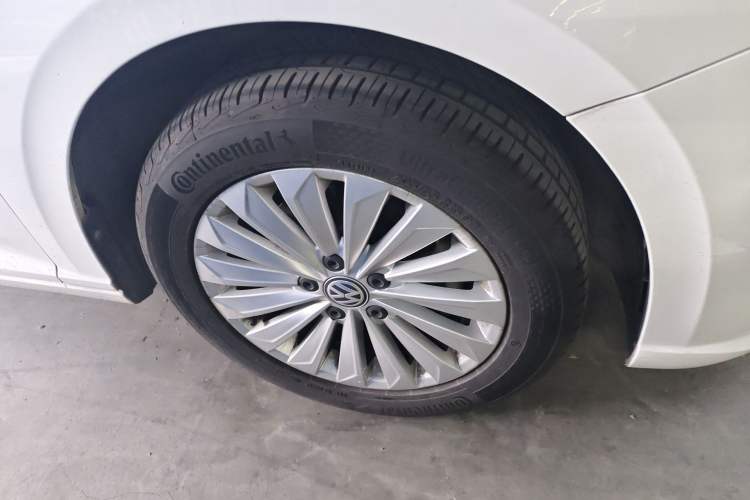 Used Volkswagen Lavida 2019 280TSI DSG Comfort Edition China VI standard Right Front Wheel Hub