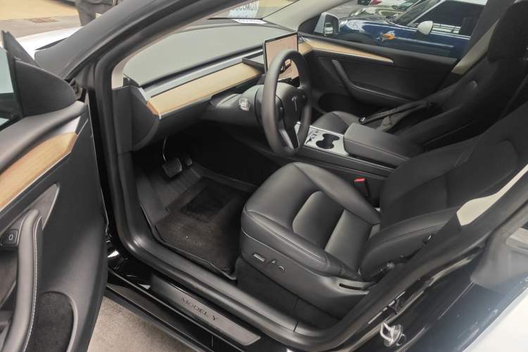 Used Tesla Model Y 2022 Rear-Wheel-Drive Version
