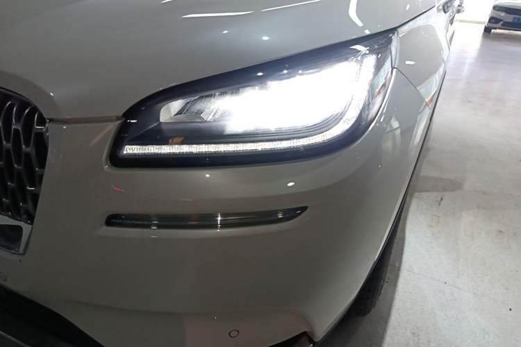 Used Lincoln Corsair 2022 Revised Version 2.0T Two-Wheel Drive Luxury Edition Left Front Headlight