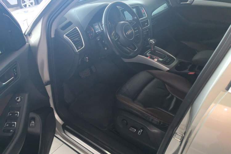 Used Audi Q5 2017 40 TFSI Technology Edition Driver Seat