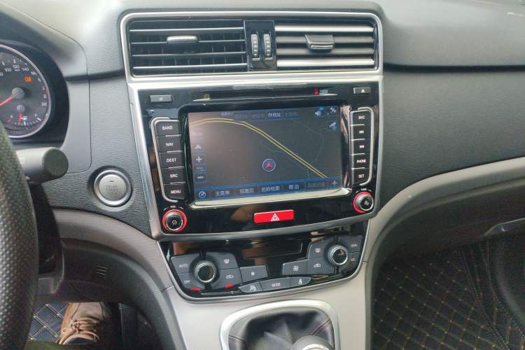 Used Haval M6 2017 1.5T Manual Two-Wheel Drive Elite Model Audio And AC Panel