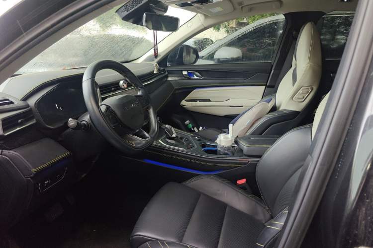 Used Lynk & Co 05 2022 2.0T Two-Wheel Drive Shine Halo Left Front Seat