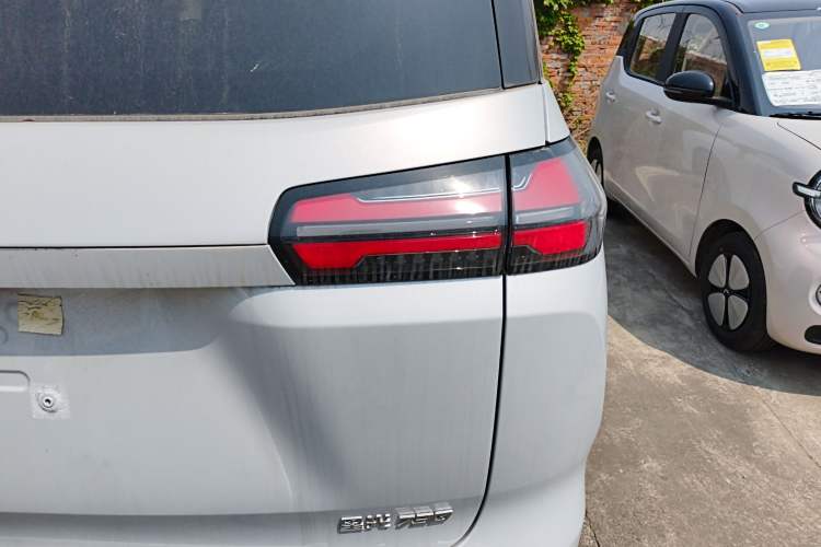 Used Wuling Starlight 730 2025 Model Pure Electric 500km Luxury Edition
