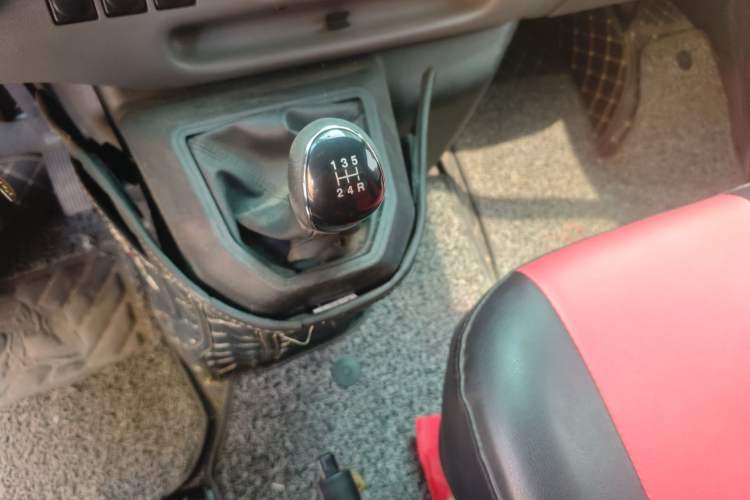 Used JMC Transit 2019 2.8T Commercial Version Short Wheelbase Mid-Roof 3-Seater China VI Standard JX493
