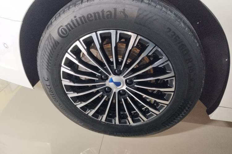 Used Denza D9 2022 DM-i 970 Four-Wheel Drive Flagship Model Exterior 5