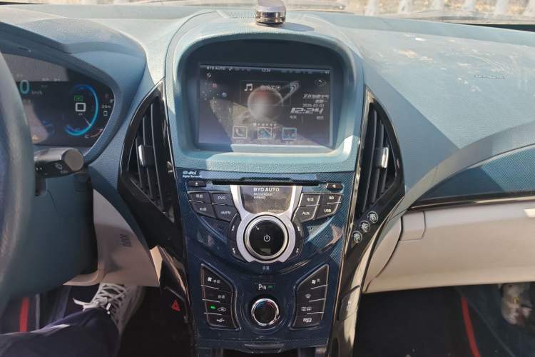 Used BYD Qin New Energy 2014 1.5T Flagship Model
