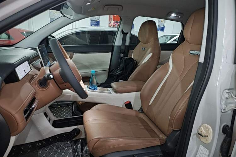 Used Wuling Bingo S 2025 Model 325km Deluxe Edition Left Front Seat