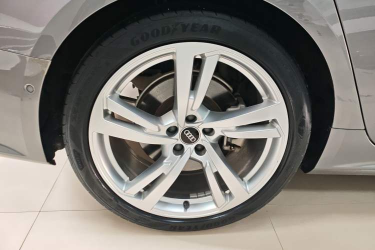 Used Audi A7L 2022 45 TFSI quattro S-line Wind Rider Right Rear Wheel Hub