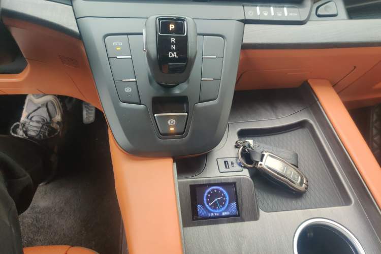 Used Juntian Black Warrior Youth 2025 2.0T Gasoline Top-of-the-Line Version Gear Lever