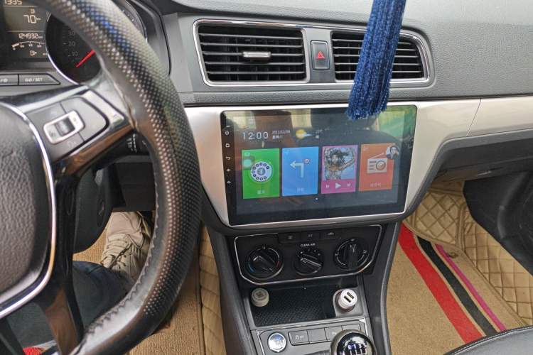 Used Volkswagen Lavida 2017 1.6L Manual Comfort Edition Audio And AC Panel