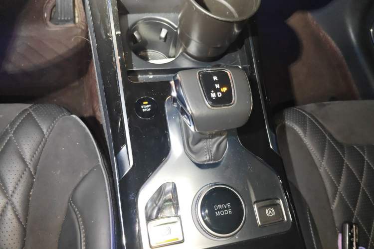 Used Hongqi HS5 2019 2.0T Smart Connect Flagship All-Wheel-Drive Version Gear Lever