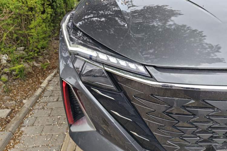 Used CHANGAN OSHAN Z6 2022 Blue Whale 1.5T DCT Smart Edition
