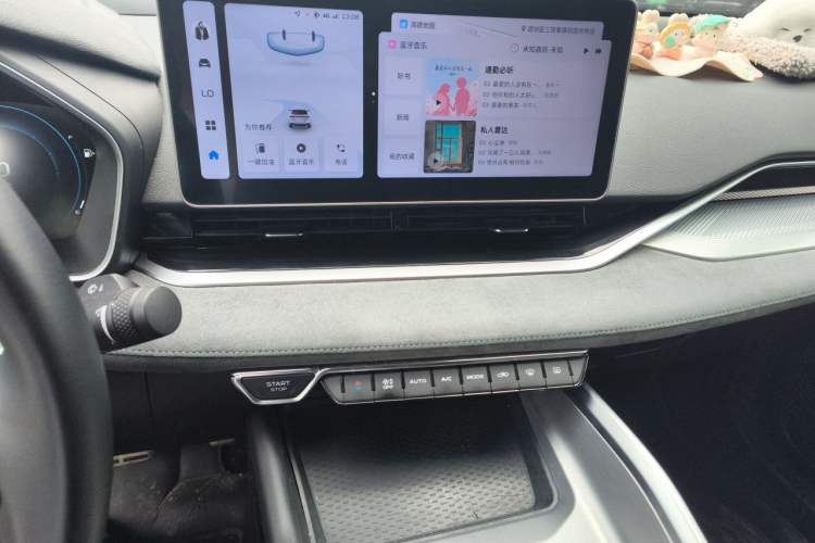 Used Geely Auto Preface 2023 2.0TD "Only This Verdant Green" Edition Audio And AC Panel