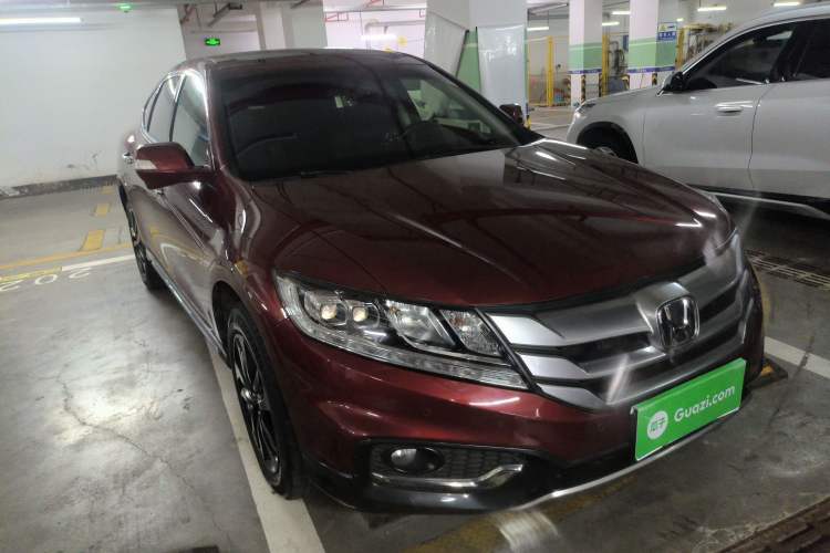 Used Honda Crosstour 2014 2.4L Luxury Edition Front Right 45 Deg