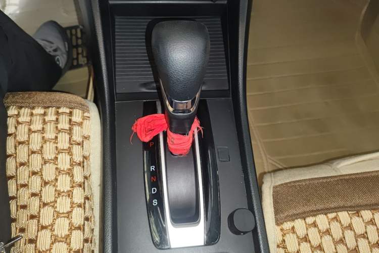 Used Honda Jade 2013 1.8L automatic Comfort version 5 seats Gear Lever